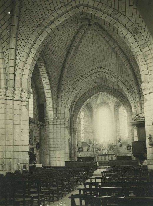 Eglise Saint-Nazaire : Nef, vue générale