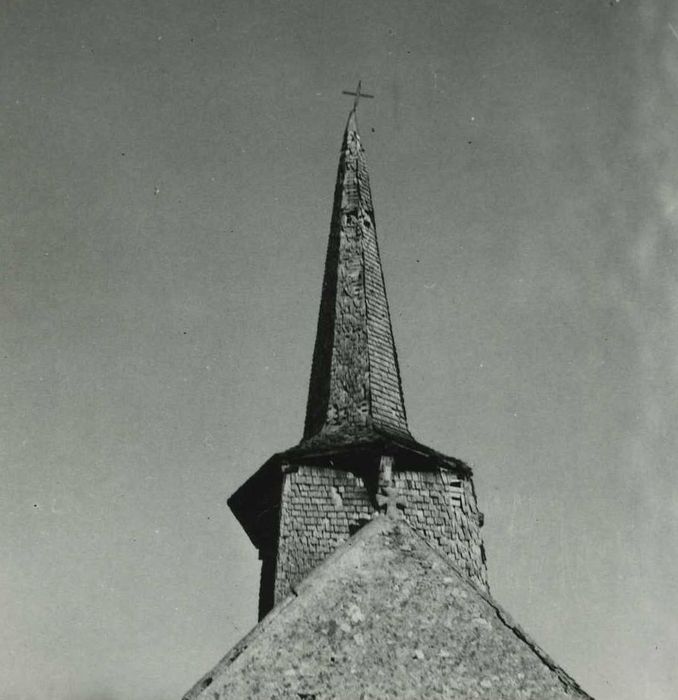 Eglise Saint-Saturnin : Clocher, vue générale