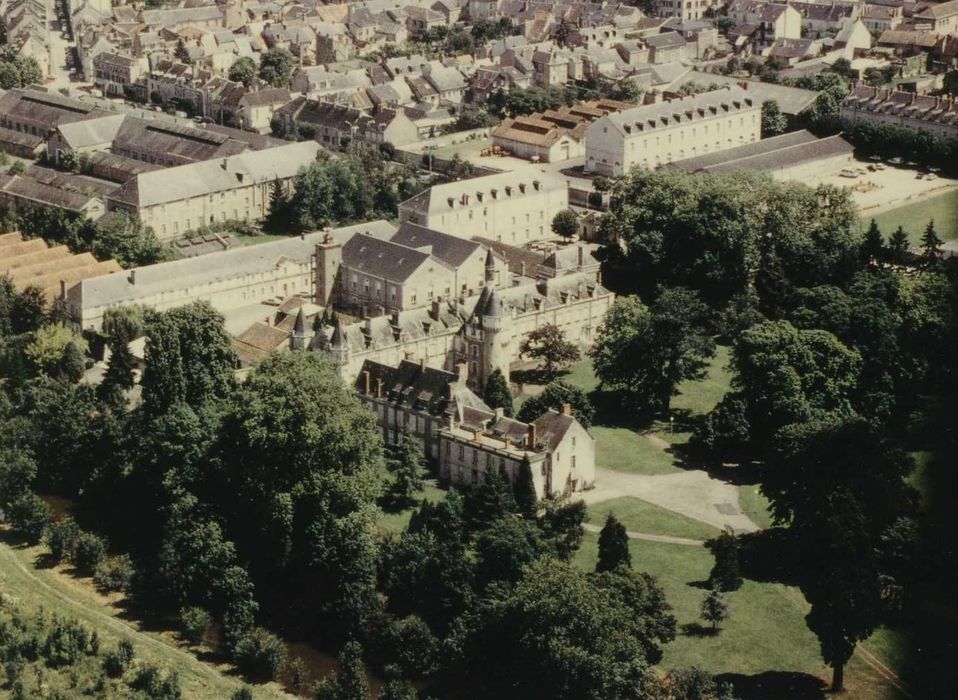 Château du Parc et manufacture de drap du château du Parc : Vue aérienne de l’ensemble des bâtiments