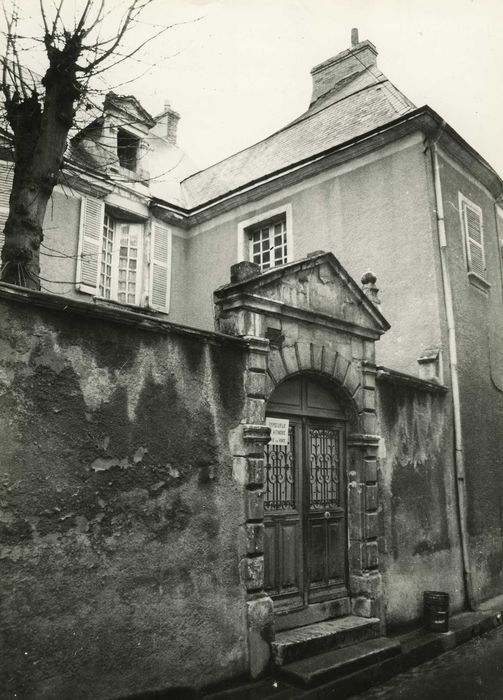 Hôtel dit de Condé : Façade sur rue, vue partielle