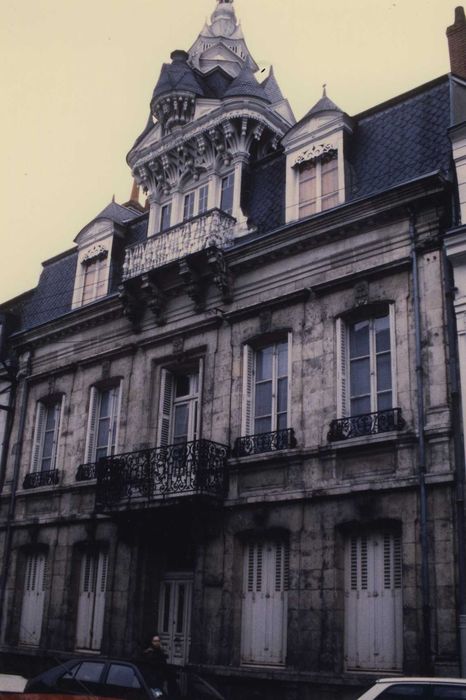 Maison à lucarne de type compagnonnique : Façade sur rue, vue générale