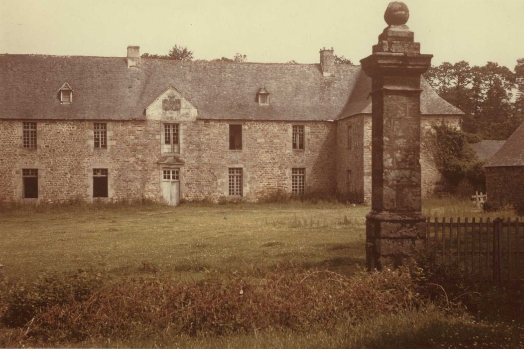 Manoir de Boisgelin, ou Château-Hôtel de Coatguelen : ensemble sud, vue partielle