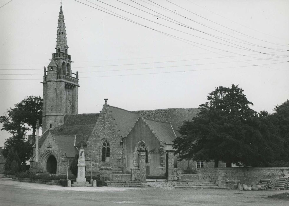 Eglise Saint-Pierre : Ensemble sud, vue générale