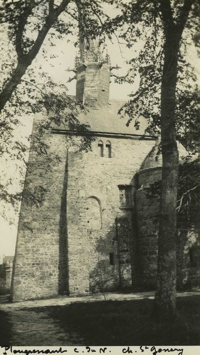 Chapelle Saint-Gonéry et cimetière : Flanc sud, vue partielle