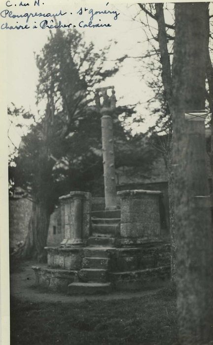 Chapelle Saint-Gonéry et cimetière : Façade occidentale, vue partielle