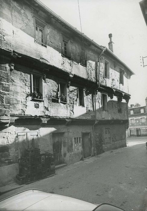 Ancien hôtel Poulain, actuellement office de tourisme : Façade sur rue, vue générale