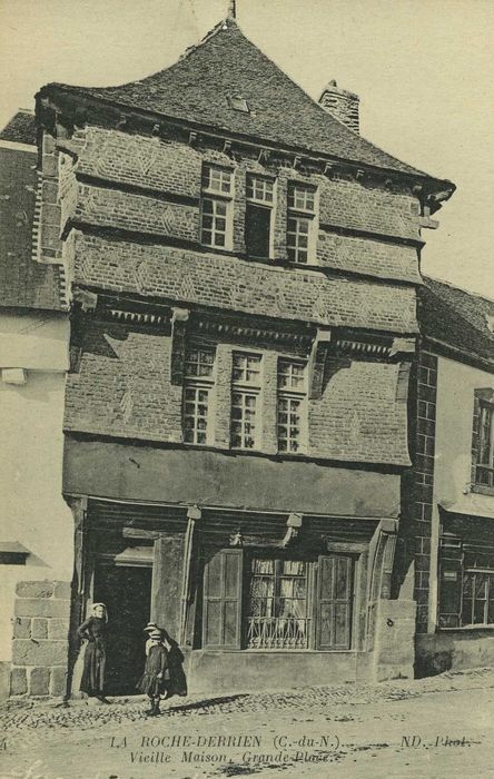 Maison de bois : Façade sur rue, vue générale