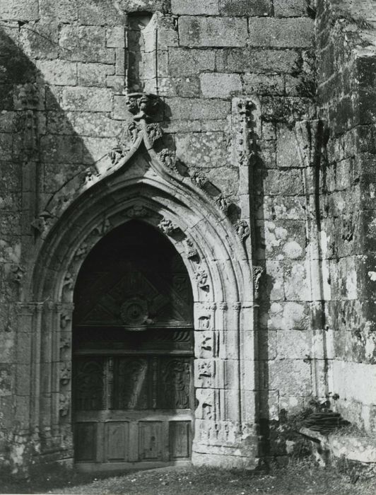 Chapelle Notre-Dame d'Avaugour : portail occidental, vue générale