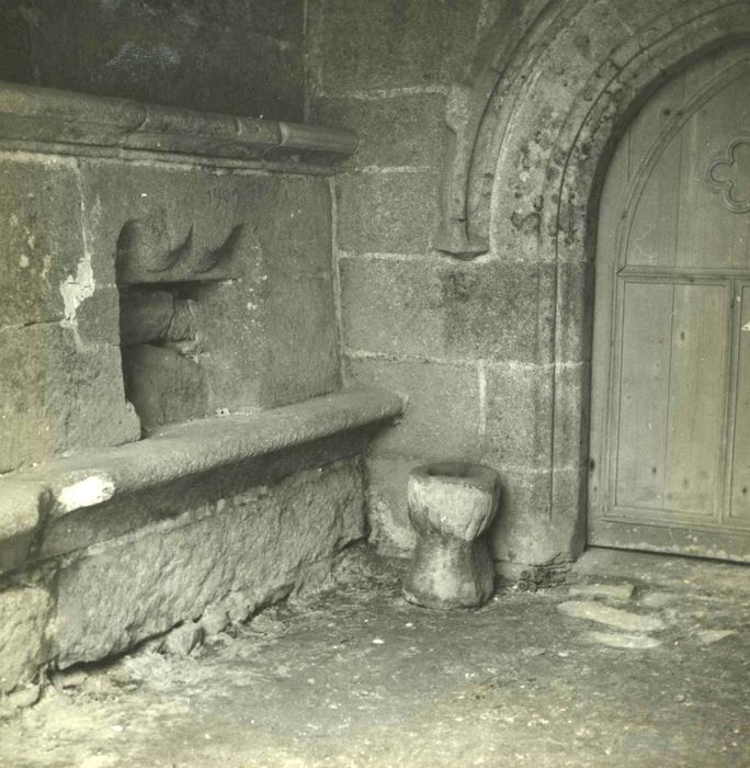 Chapelle de Burthulet : Porche sud, vue partielle