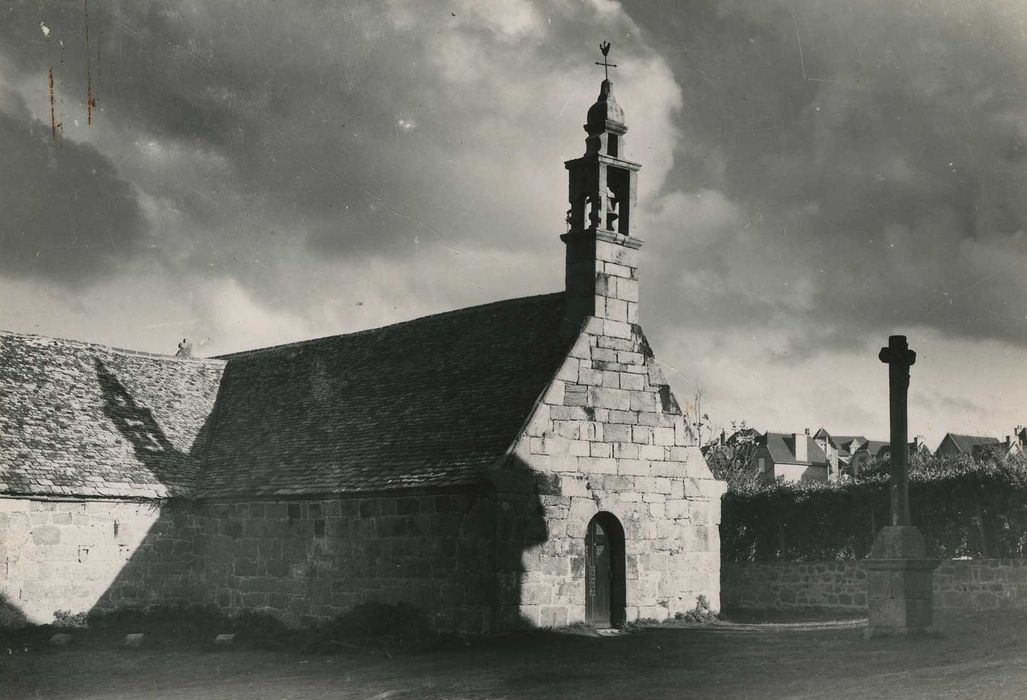 Chapelle Notre-Dame de Bonne-Nouvelle, ou de Kerkonan, et croix : Ensemble nord-ouest, vue générale