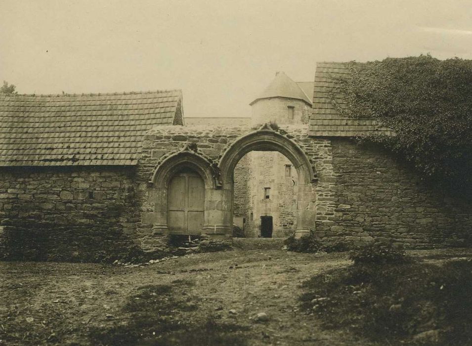 Ferme de Kernabat : Porche, vue générale