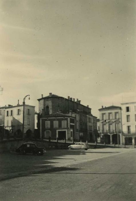 Ancienne église Notre-Dame dou Mercadilh : Vue partielle de l’édifice dans le tissu urbain