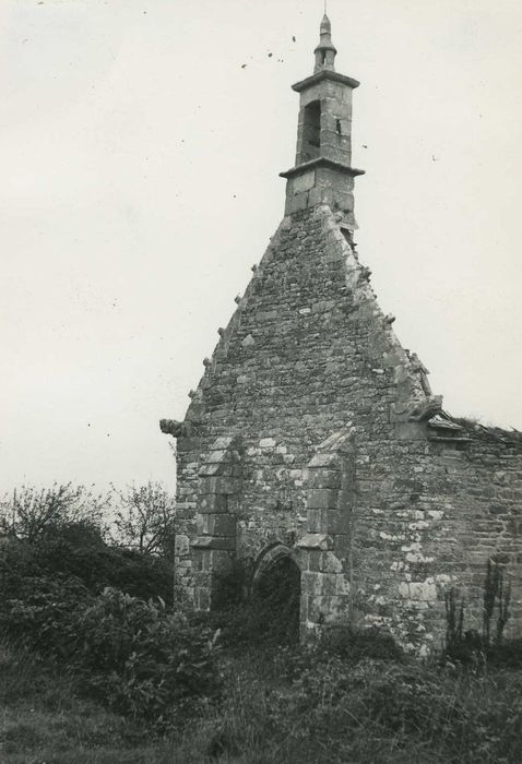 Chapelle du Christ : Façade occidentale, vue partielle