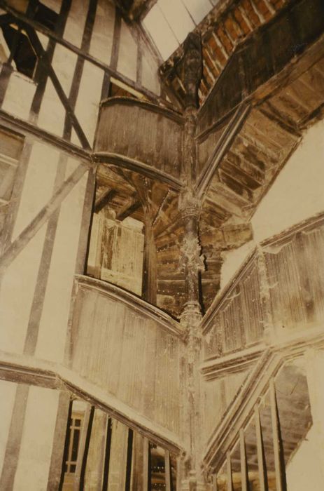 Maison dite à lanterne : Escalier extérieur, vue générale