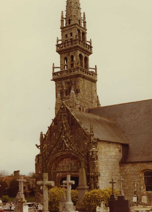 Eglise Notre-Dame : Porche sud, vue générale