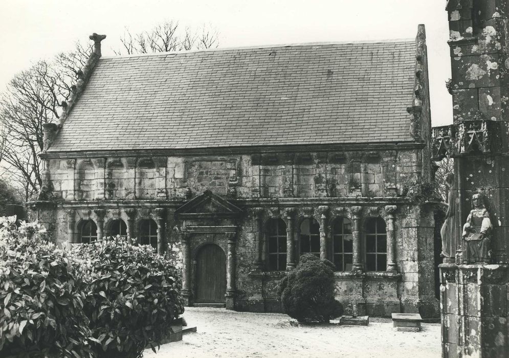 Eglise Notre-Dame : Ossuaire, façade est, vue générale