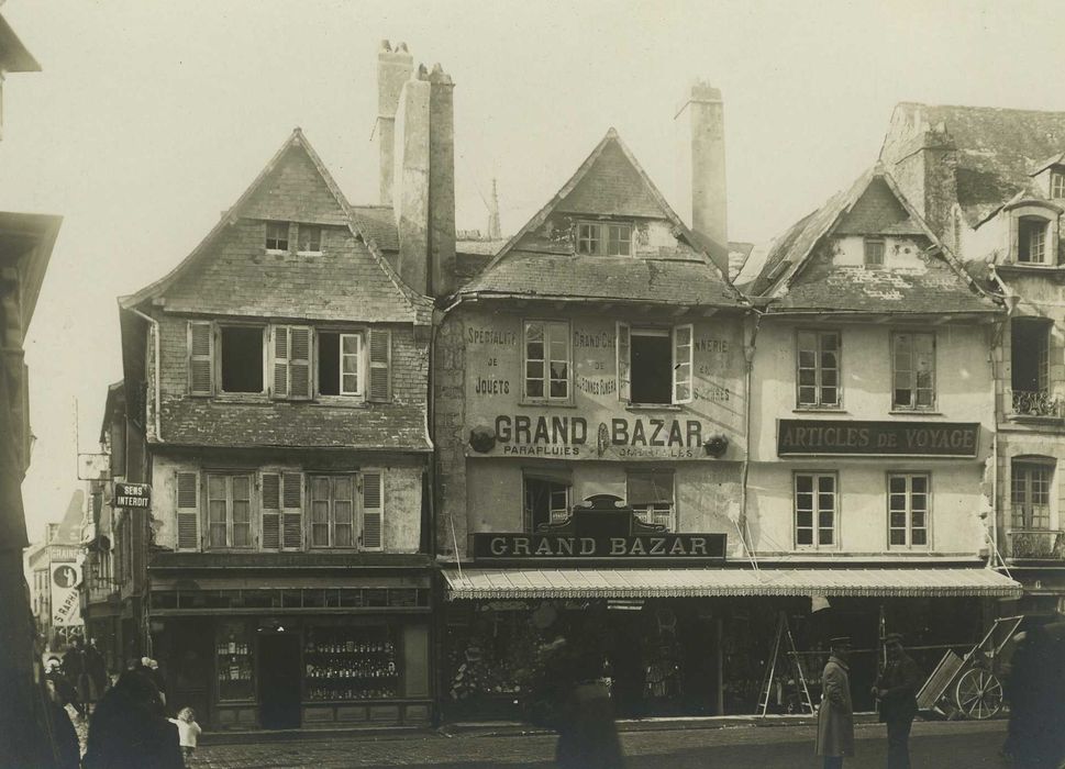 Maisons : Façades sur rue, vue générale