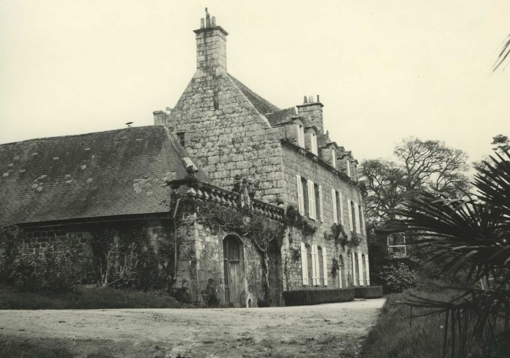 Manoir de Toulgoat : Ensemble sud-ouest, vue générale