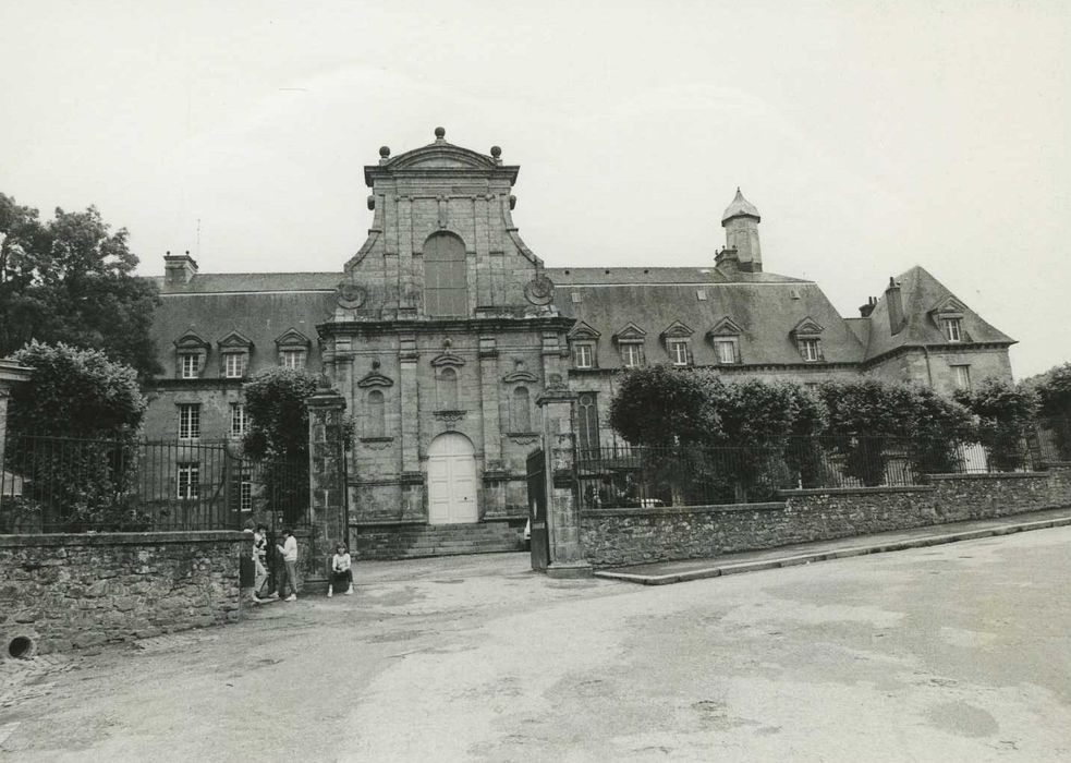 Ancien couvent des Ursulines : Bâtiment B et chapelle, ensemble ouest, vue générale