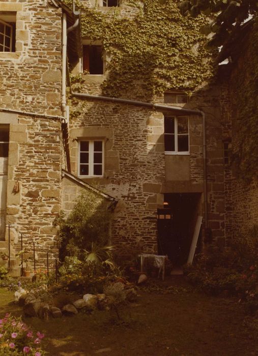 Maison des Petits Palets, dite aussi des Plaids : Façade sur cour, vue partielle