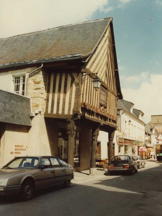 Maison : Façade sur rue, vue générale