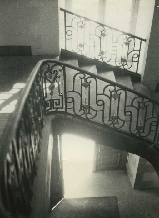 Ancienne abbaye Saint-Melaine : Escalier d’honneur, vue partielle