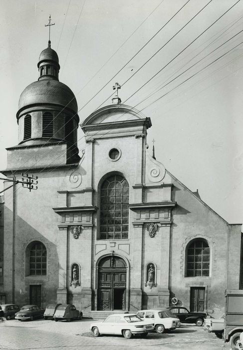 Eglise Saint-Etienne : Façade est, vue générale