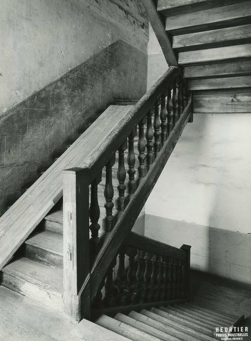 Ancienne caserne du Bon Pasteur : Escalier, vue partielle