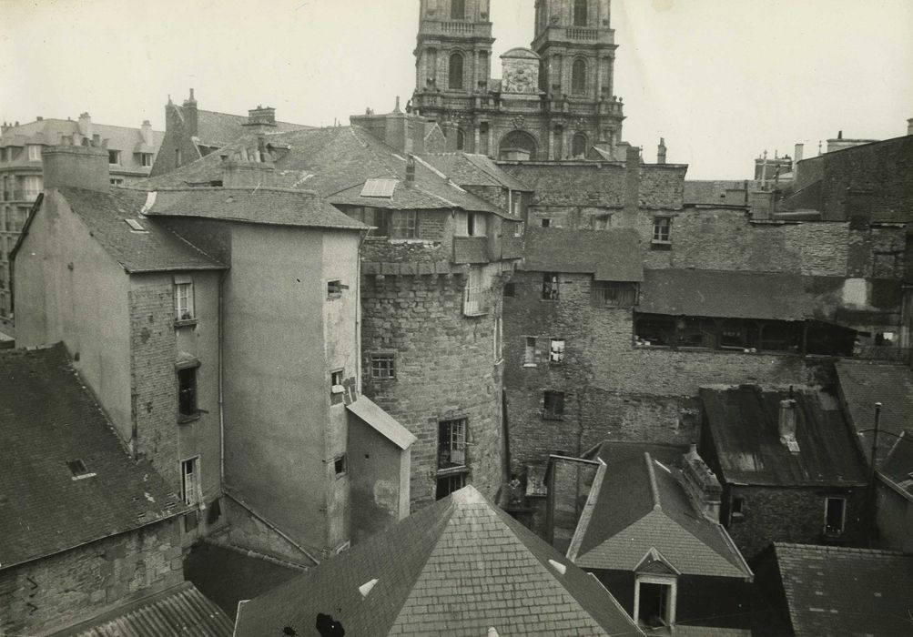 Porte Mordelaise : Vue générale de l’édifice dans son environnement