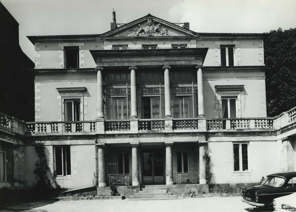 Ancien hôtel de Courcy : Façade sud, vue générale