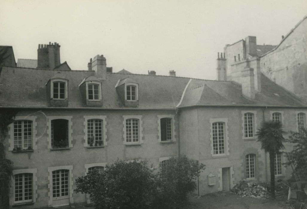 Immeuble ou hôtel de Chalain : Façade sur jardin, vue générale