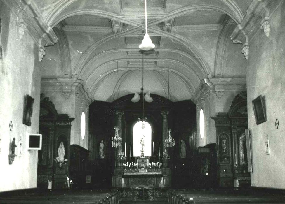 autel (maître-autel), son retable et ses deux statues : Saint Jean-Baptiste et Saint Gilles