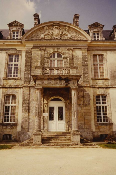 Château de Kerguéhennec : Façade sud, vue partielle