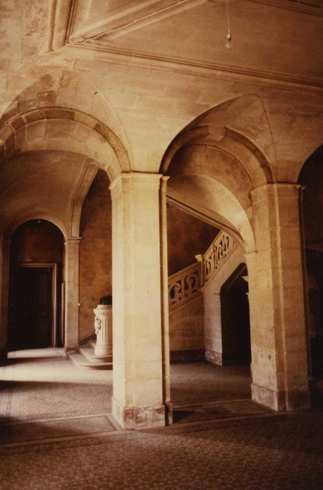 Château de Kerguéhennec : Vestibule, vue générale