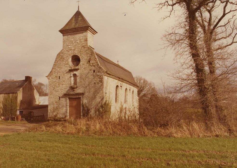 Chapelle Saint-Quirin, ancienne chapelle du manoir de Kerivallan : Ensemble sud-ouest, vue générale