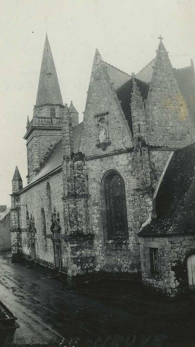 Eglise Notre-Dame-de-la-Fosse : Façade latérale sud, porte d’accès, vue générale