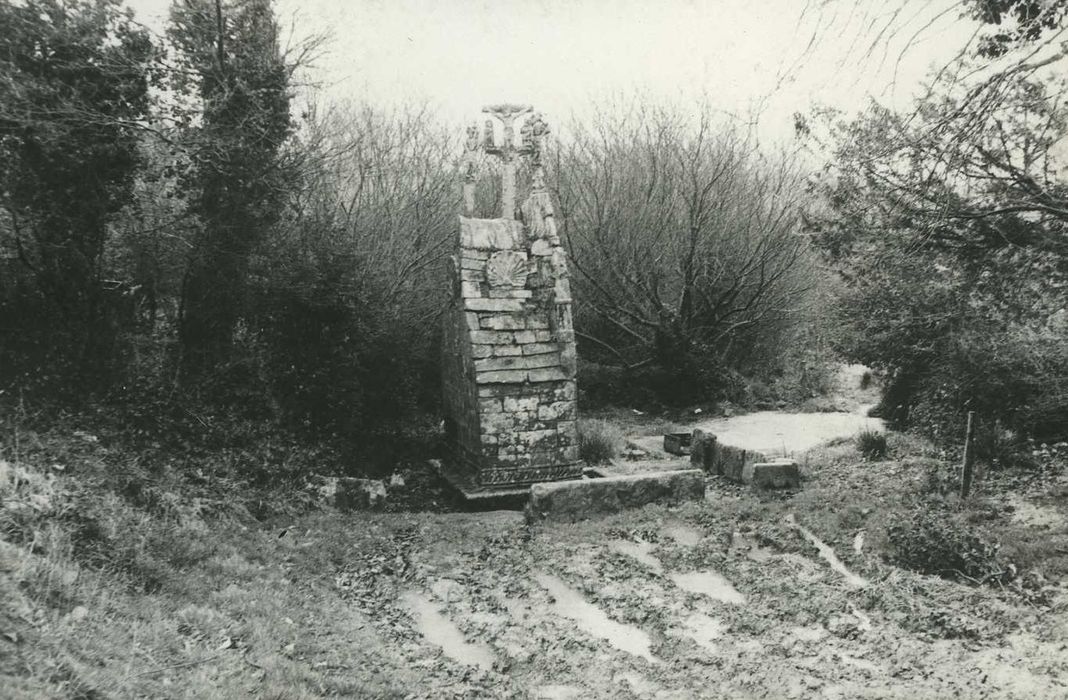 Fontaine de la Trinité : Vue générale de la fontaine dans son environnement