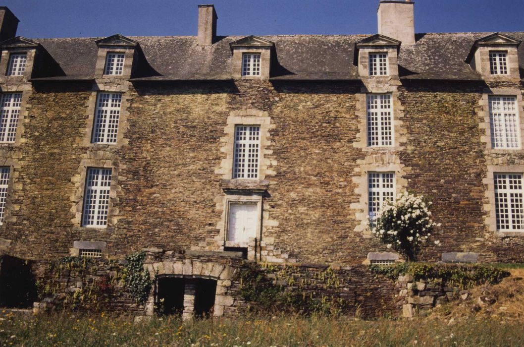 Château de Coëtbo : Façade est, vue partielle