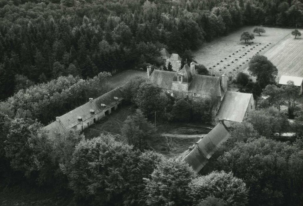 Domaine du Coscro : Vue aérienne, vue générale du domaine dans son environnement