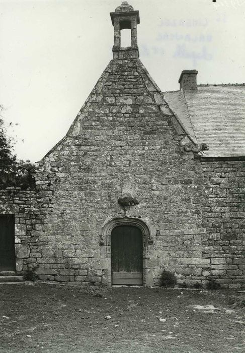 Chapelle Saint-Laurent : Façade occidentale, vue générale