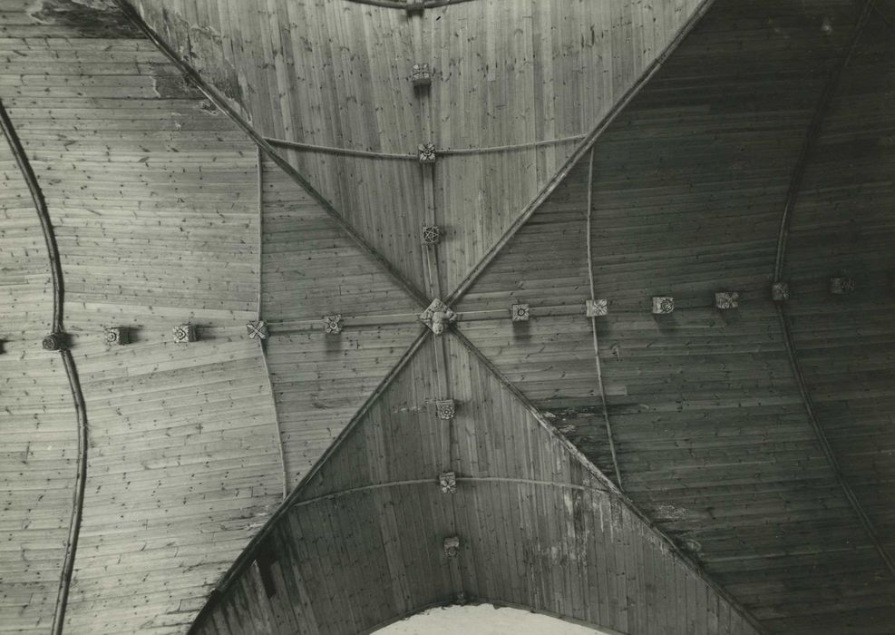 Chapelle Notre-Dame de Grâce de Kerlenat : Voûte de la croisée du transept, vue générale