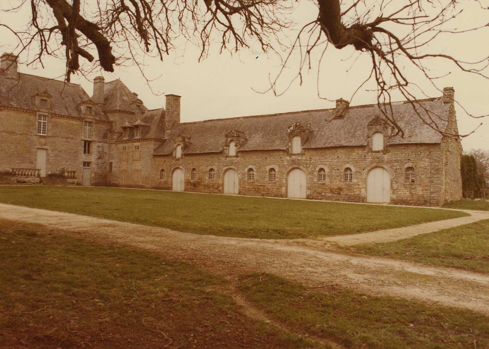 Château de la Grationnaye : Communs, aile nord, façade sud, vue générale