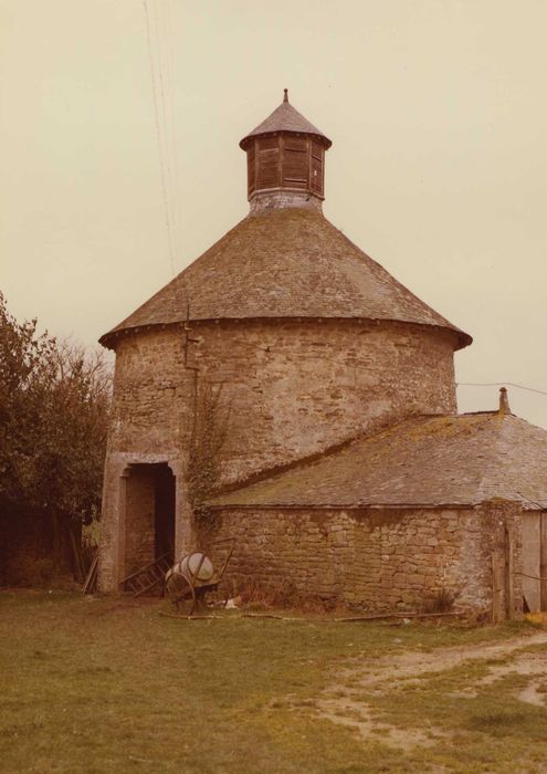 Château de la Grationnaye : Pigeonnier, vue générale