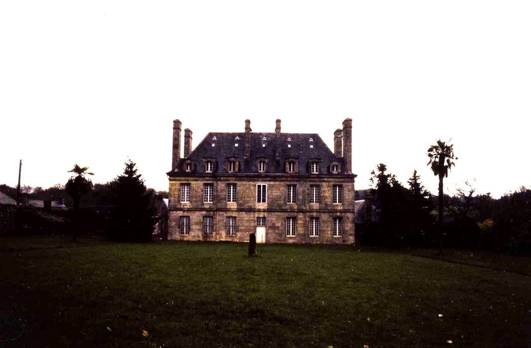 Château de Moustoirlan : Façade ouest, vue générale