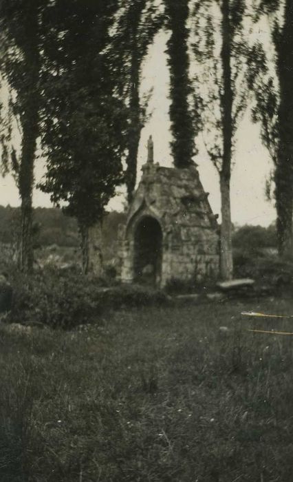 Chapelle Saint-Méen : Fontaine, vue générale