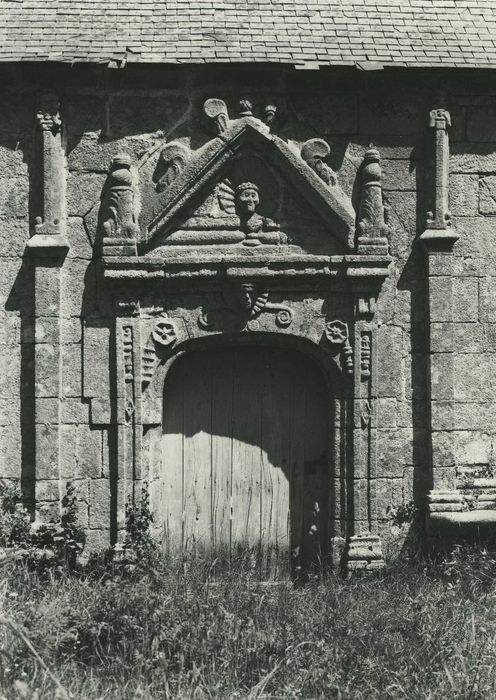 Chapelle Notre-Dame-du-Cloître : Porte d’accès sud, vue générale