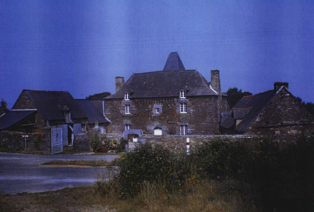 Manoir de Balangeard (hameau de la Rivière) : Ensemble sud-est, vue générale