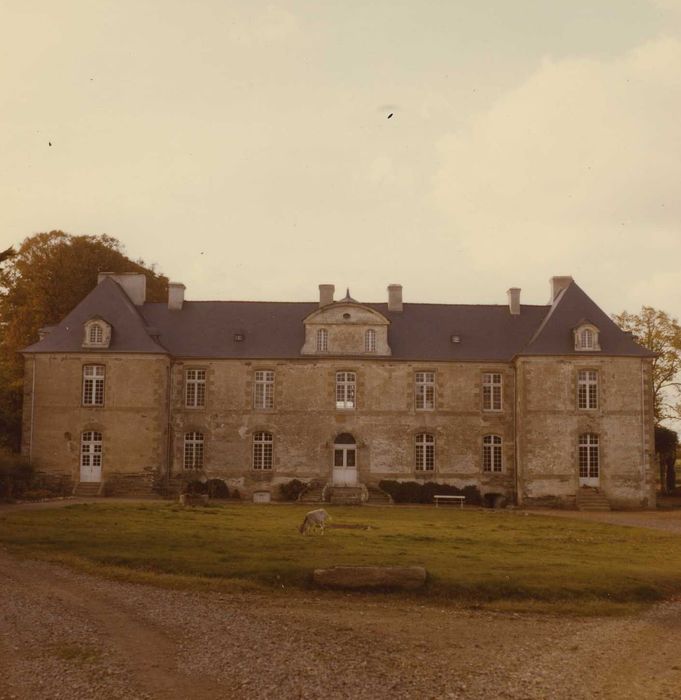 Château de Castellan : Façade est, vue générale