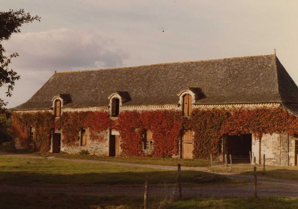 Château de Castellan : Communs nord, façade ouest, vue générale