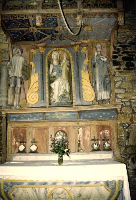 Ensemble (retable à baldaquin, statues : Vierge à l’enfant, homme d’armes, religieux